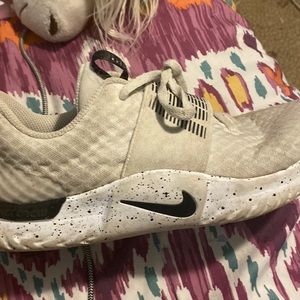 white nike tennis shoes